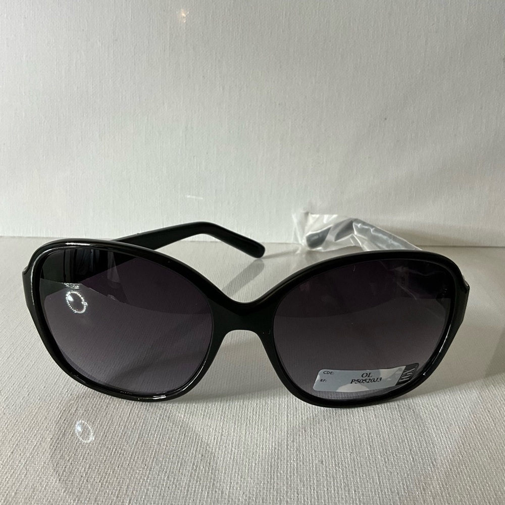 Elegant Black Sunglasses - Picture 1 of 5
